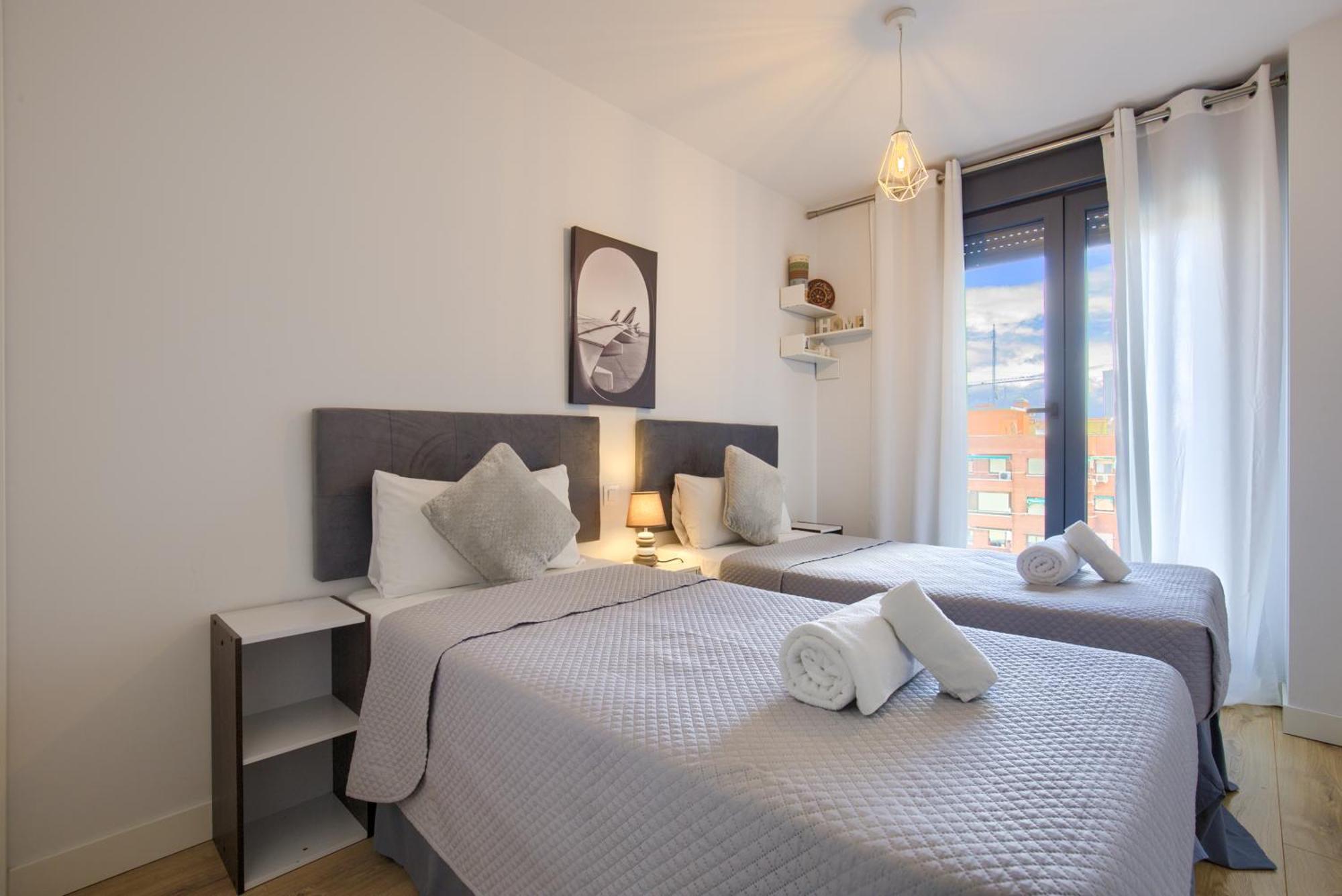 2B2B Deluxe Apartment - Jardines De Cuatro Caminos - Business District - Santiago Bernabeu Madrid Kültér fotó